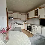Apartamento Mit Kueche & Kleines Gaestezimmer Lisi Ohne Kueche Im Obergeschoss - 2 Separate Einheiten - Nahe Salzburg, Ideal Fuer Familien & Durchreise *