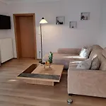 Mit Kueche & Kleines Gaestezimmer Lisi Ohne Kueche Im Obergeschoss - 2 Separate Einheiten - Nahe Salzburg, Ideal Fuer Familien & Durchreise Apartamento