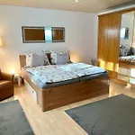 Apartamento Mit Kueche & Kleines Gaestezimmer Lisi Ohne Kueche Im Obergeschoss - 2 Separate Einheiten - Nahe Salzburg, Ideal Fuer Familien & Durchreise