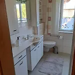 Mit Kueche & Kleines Gaestezimmer Lisi Ohne Kueche Im Obergeschoss - 2 Separate Einheiten - Nahe Salzburg, Ideal Fuer Familien & Durchreise * Kuchl
