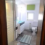 Mit Kueche & Kleines Gaestezimmer Lisi Ohne Kueche Im Obergeschoss - 2 Separate Einheiten - Nahe Salzburg, Ideal Fuer Familien & Durchreise Kuchl