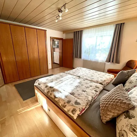 Appartement Mit Kueche & Kleines Gaestezimmer Lisi Im Obergeschoss- 2 Separate Einheiten - Nahe Salzburg, Ideal Fuer Familien & Durchreise