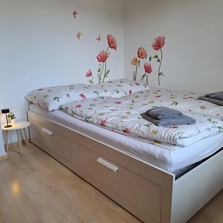 Mit Kueche & Kleines Gaestezimmer Lisi Im Obergeschoss- 2 Separate Einheiten - Nahe Salzburg, Ideal Fuer Familien & Durchreise דירה *