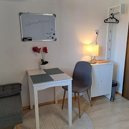 Mit Kueche & Kleines Gaestezimmer Lisi Im Obergeschoss- 2 Separate Einheiten - Nahe Salzburg, Ideal Fuer Familien & Durchreise Appartement