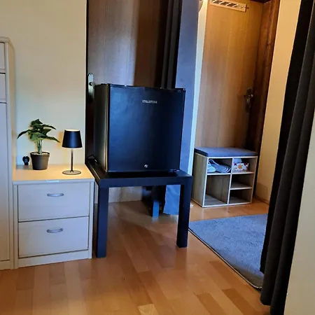 דירה Mit Kueche & Kleines Gaestezimmer Lisi Im Obergeschoss- 2 Separate Einheiten - Nahe Salzburg, Ideal Fuer Familien & Durchreise קוכל
