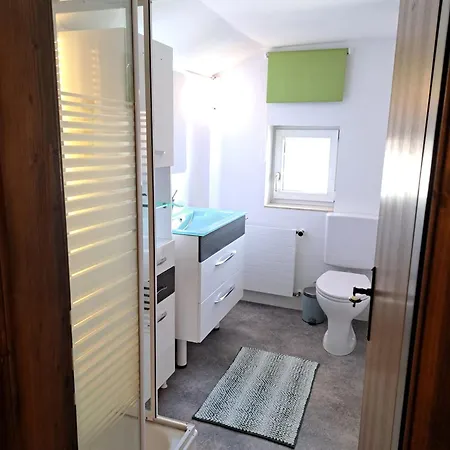 Mit Kueche & Kleines Gaestezimmer Lisi Ohne Kueche Im Obergeschoss - 2 Separate Einheiten - Nahe Salzburg, Ideal Fuer Familien & Durchreise Kuchl