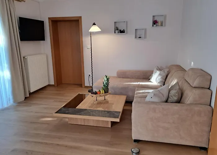 Mit Kueche & Kleines Gaestezimmer Lisi Im Obergeschoss- 2 Separate Einheiten - Nahe Salzburg, Ideal Fuer Familien & Durchreise דירה