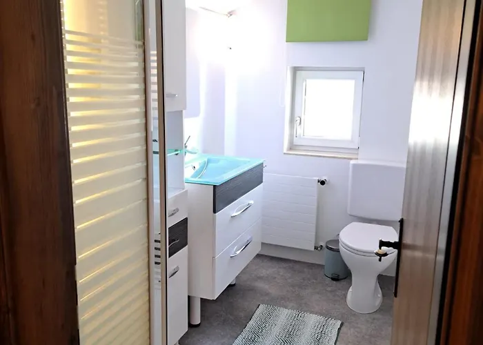 Mit Kueche & Kleines Gaestezimmer Lisi Im Obergeschoss- 2 Separate Einheiten - Nahe Salzburg, Ideal Fuer Familien & Durchreise Kuchl