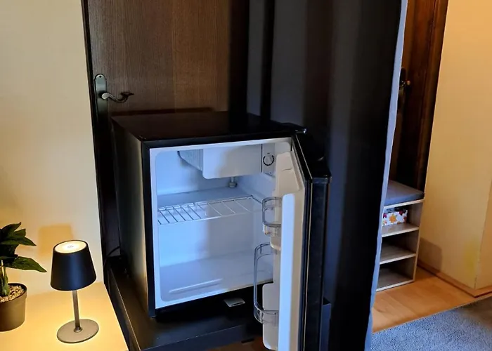 Appartement Mit Kueche & Kleines Gaestezimmer Lisi Im Obergeschoss- 2 Separate Einheiten - Nahe Salzburg, Ideal Fuer Familien & Durchreise